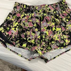 Lululemon hottie hot shorts 2.5